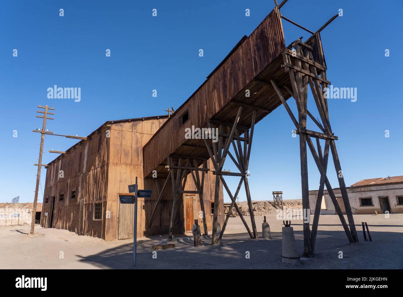 The secondary crushing building at the Salitrera Santa Laura saltpeter or nitrate processing plant near Humberstone, Chile.  The original conveyor chu Stock Photo