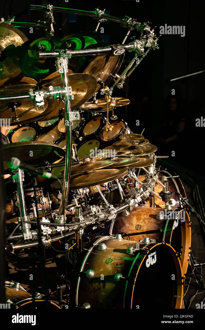 The Biggest Drum Set Kit In The World Stock Photo Alamy the-biggest-drum-set-kit-in-the-world-stock-photo-alamy