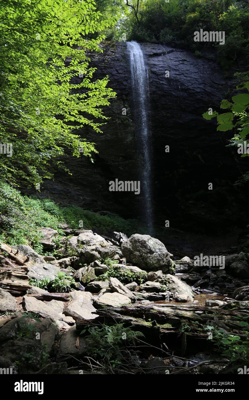 Splashing from waterfall hi-res stock photography and images - Alamy