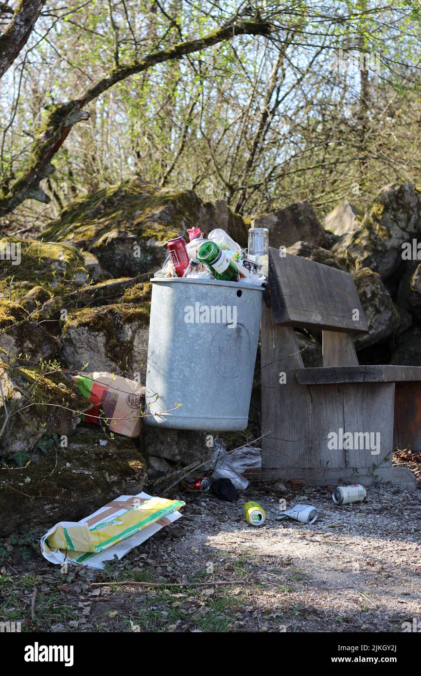 Overfilled trash dumpster from above view Stock Photo by ©mettus 69773429