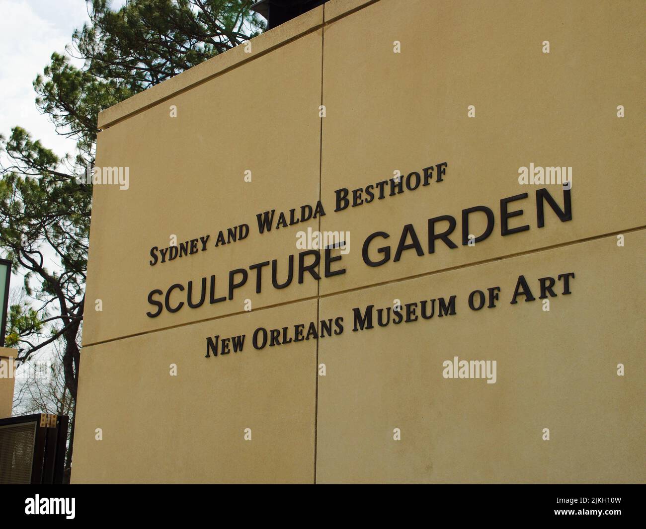 A beautiful sign of a "Sculpture Garden" and "Sydney and Walda Besthoff