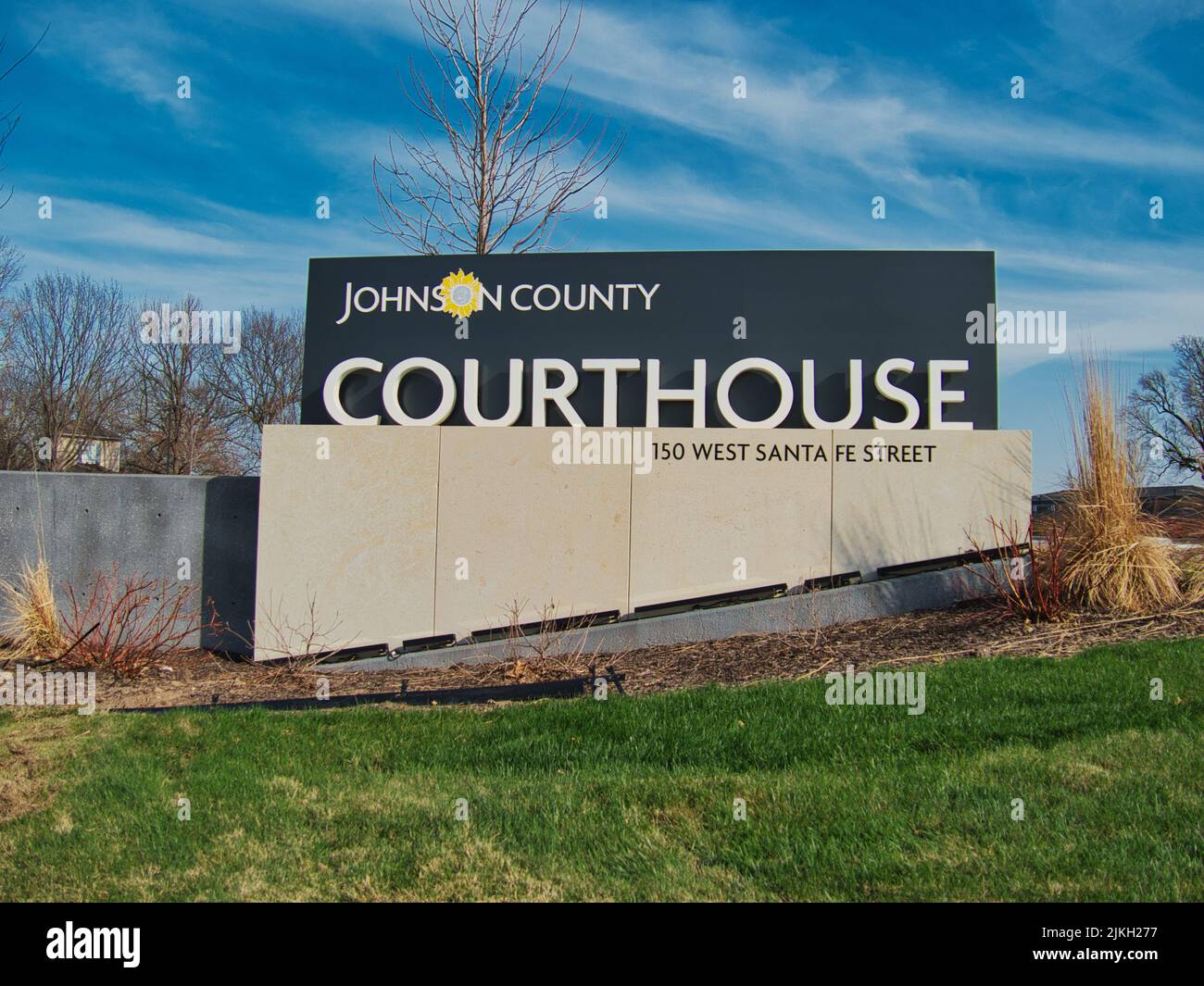 A view of a sign showing the location of the Johnson County Courthouse