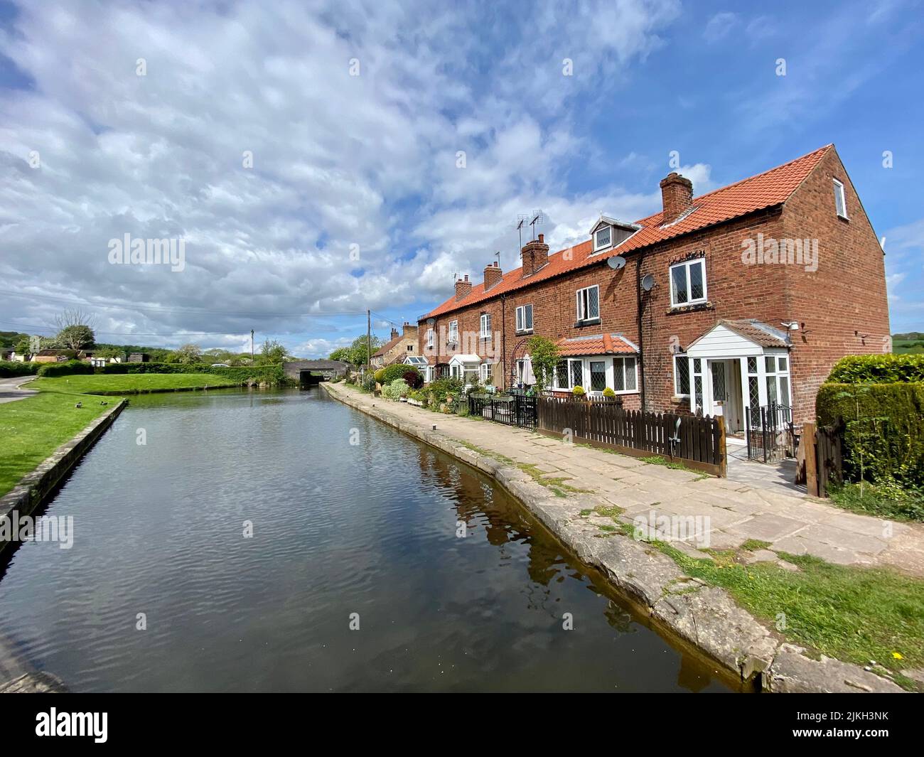 A Turnerwood on the Chesterfield Canal in Nottinghamshire under a ...