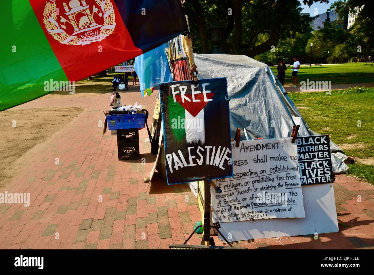 A sign 'Free Palestine' in front of the White House, Washington DC Stock Photo