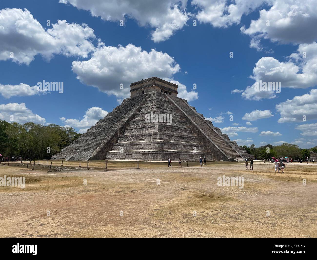View of the Pyramid of Chichen Itza, Mexico Stock Photo - Alamy