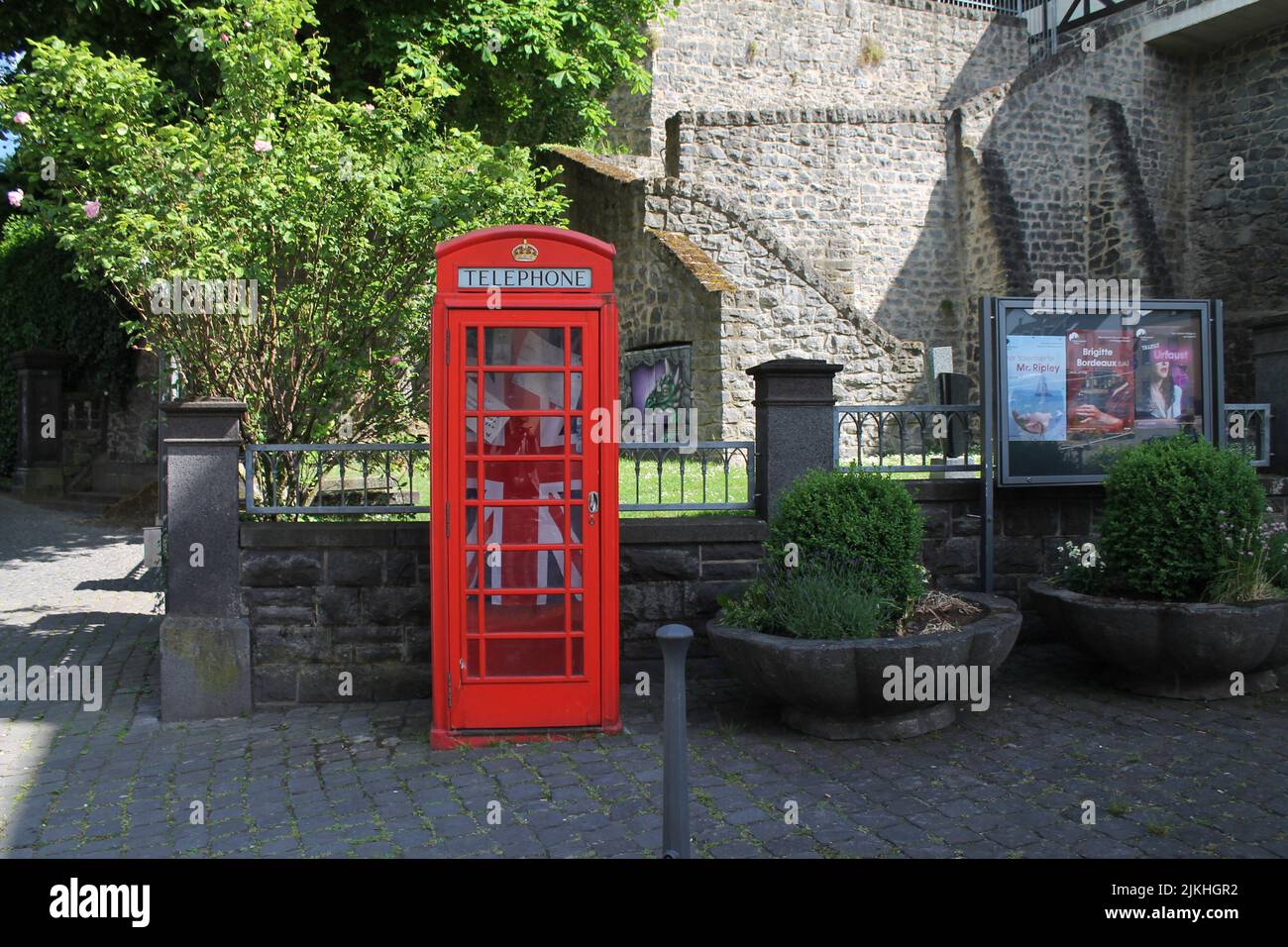old red British telephone cell Stock Photo Alamy