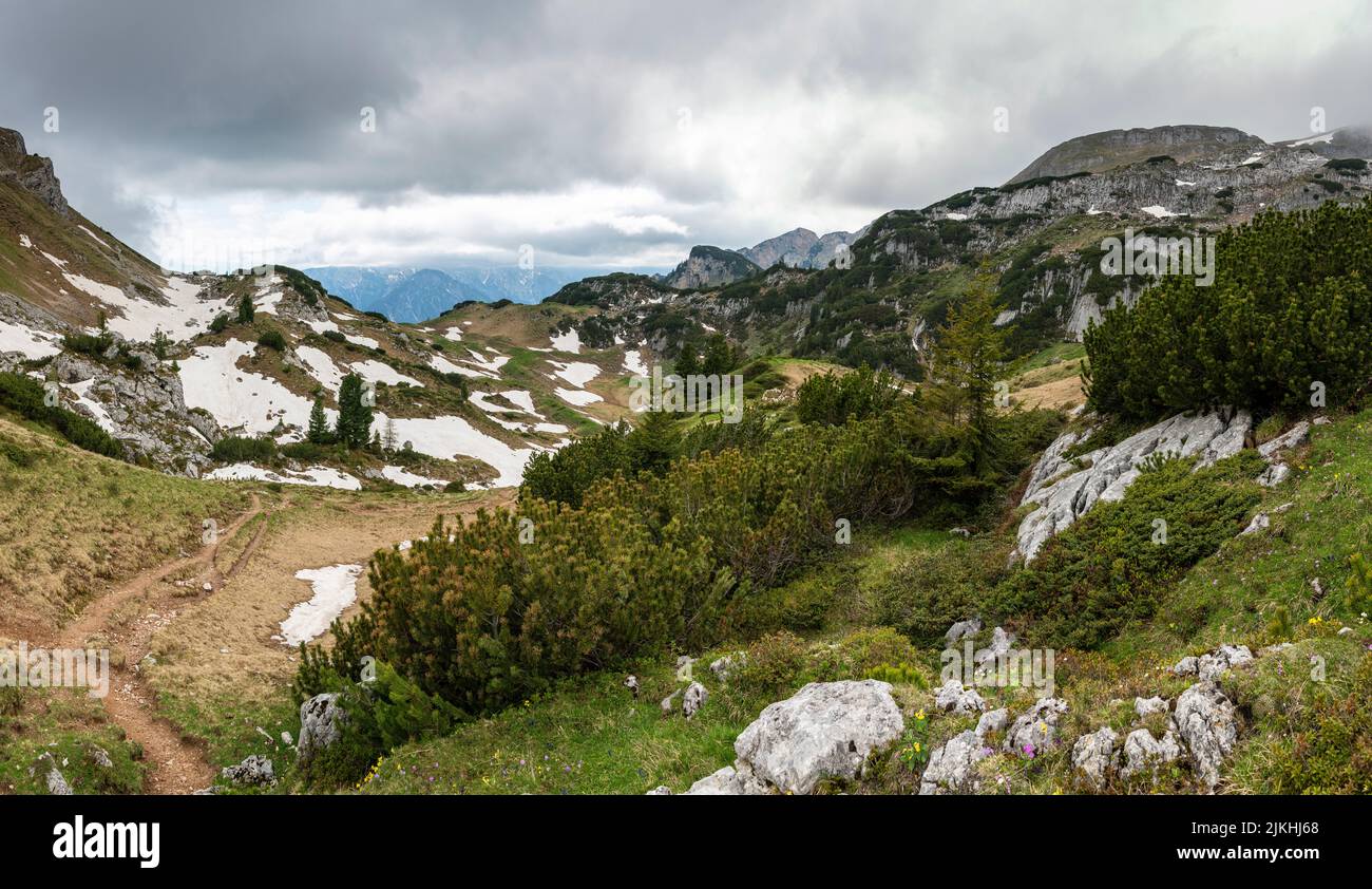 Hiking trail in the Rofan mountains Stock Photo - Alamy