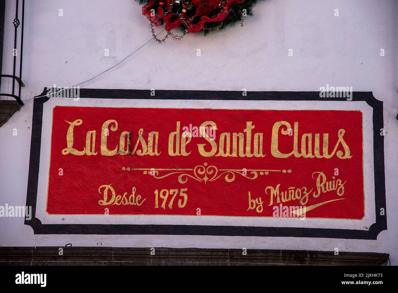 A sign on the wall of a store selling Christmas decorations in Mexico Stock Photo