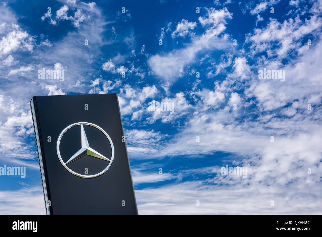 Company sign and logo of the car company Mercedes-Benz Stock Photo
