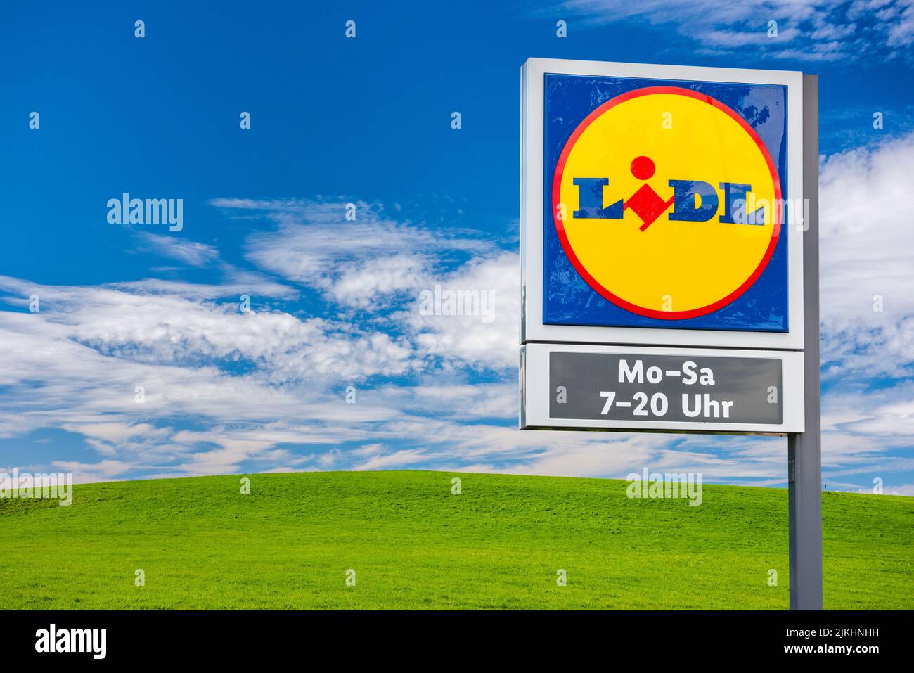 Company sign and logo of the discounter Lidl Stock Photo