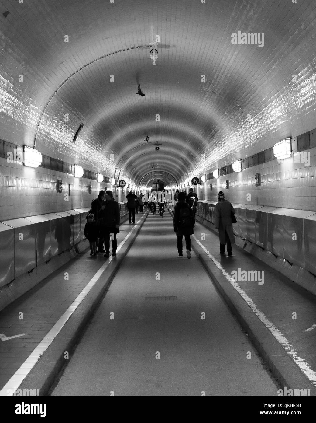 Alter Tunnel Black And White Stock Photos Images Alamy alter-tunnel-black-and-white-stock-photos-images-alamy