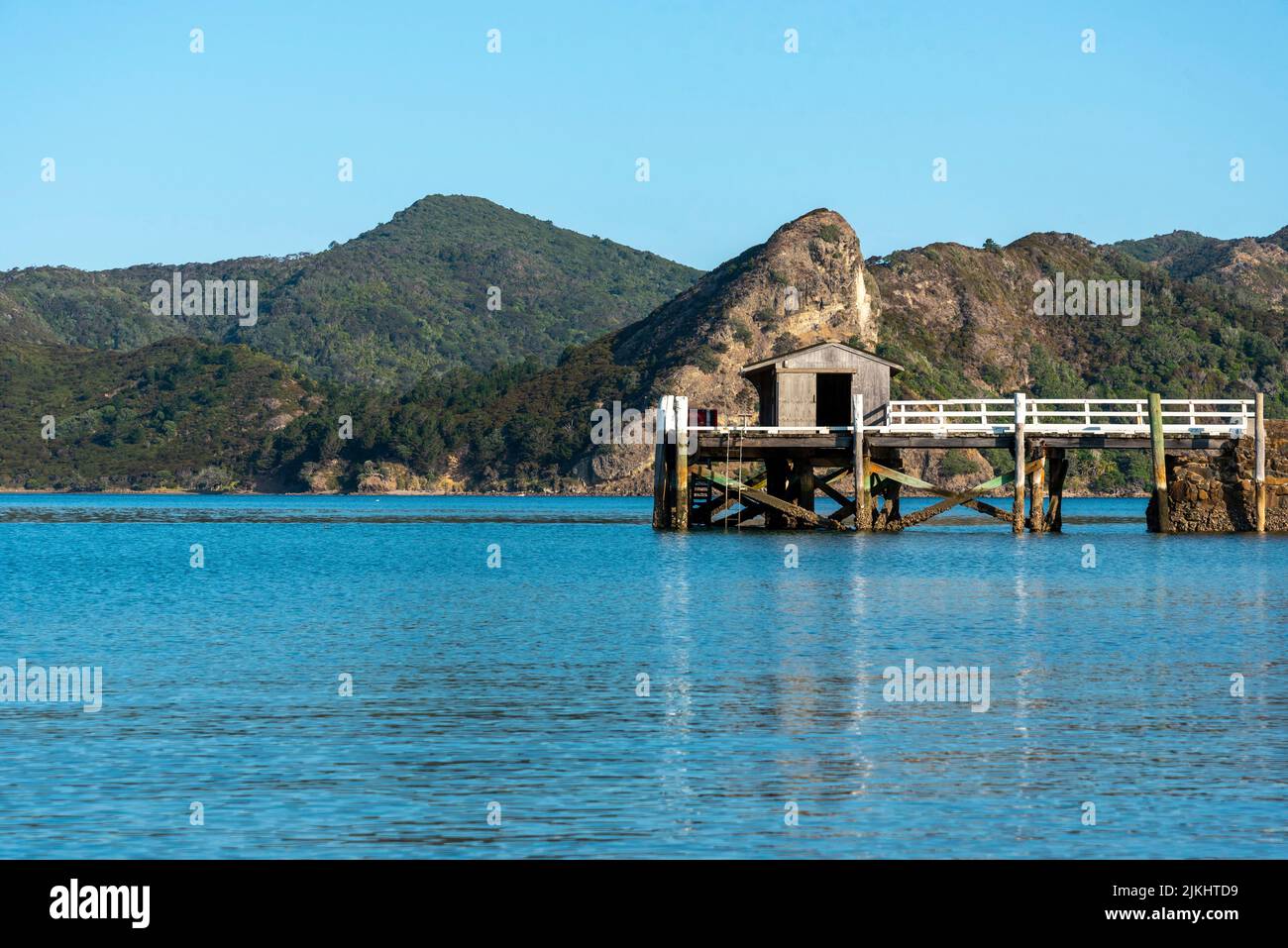 Abandoned little pier at Great Barrier Island, New Zealand Stock Photo