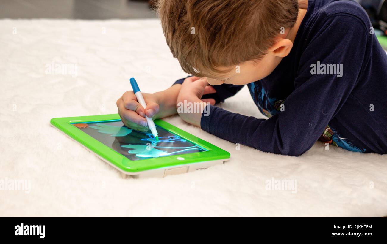 Light tablet for drawing draws with a pen on a special tablet draws