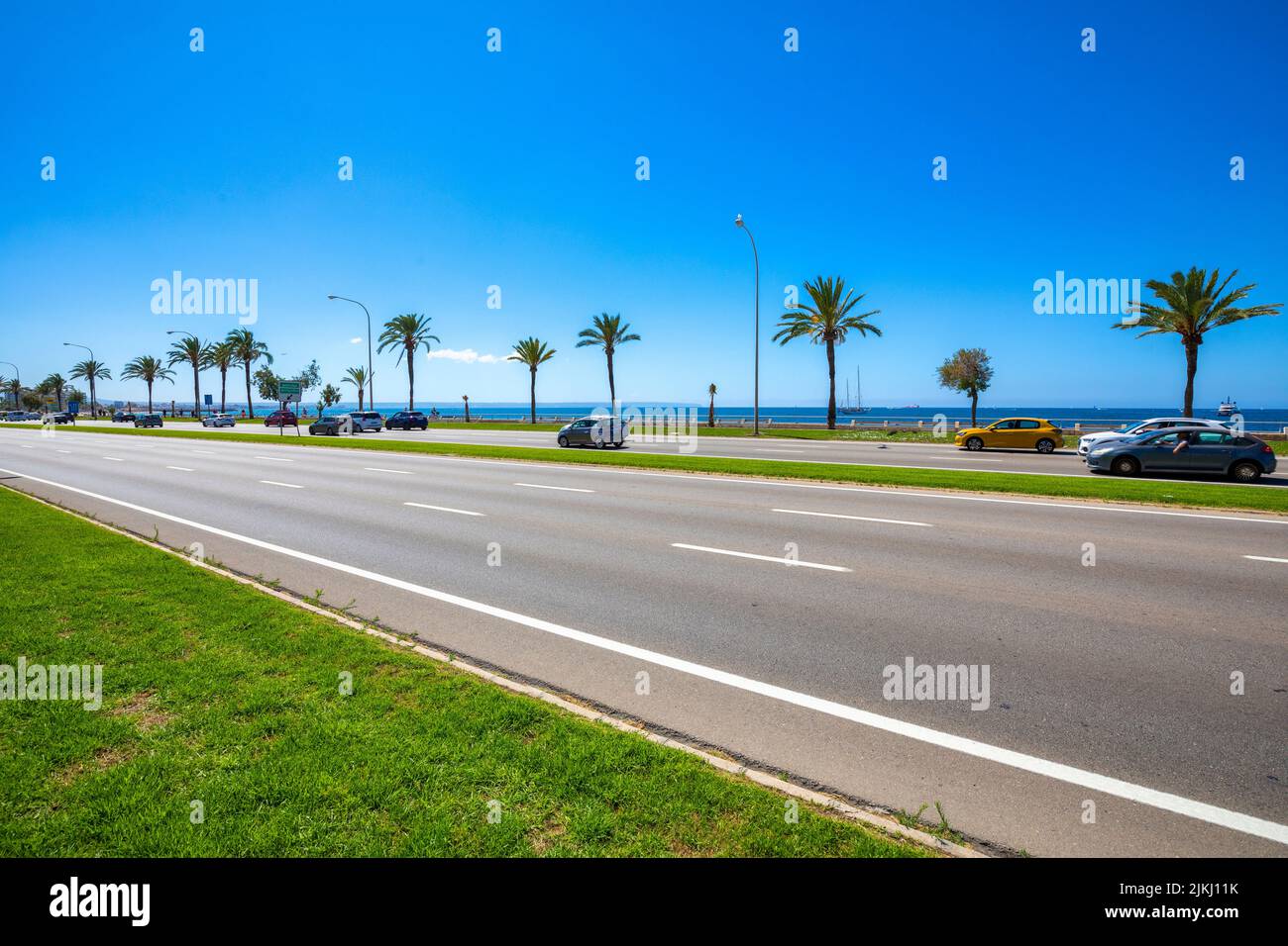 Spain, Balearic islands, Mallorca, Palma. The promenade with palm trees along the Autopista de Llevant, fast scrolling road in Palma de Mallorca Stock Photo
