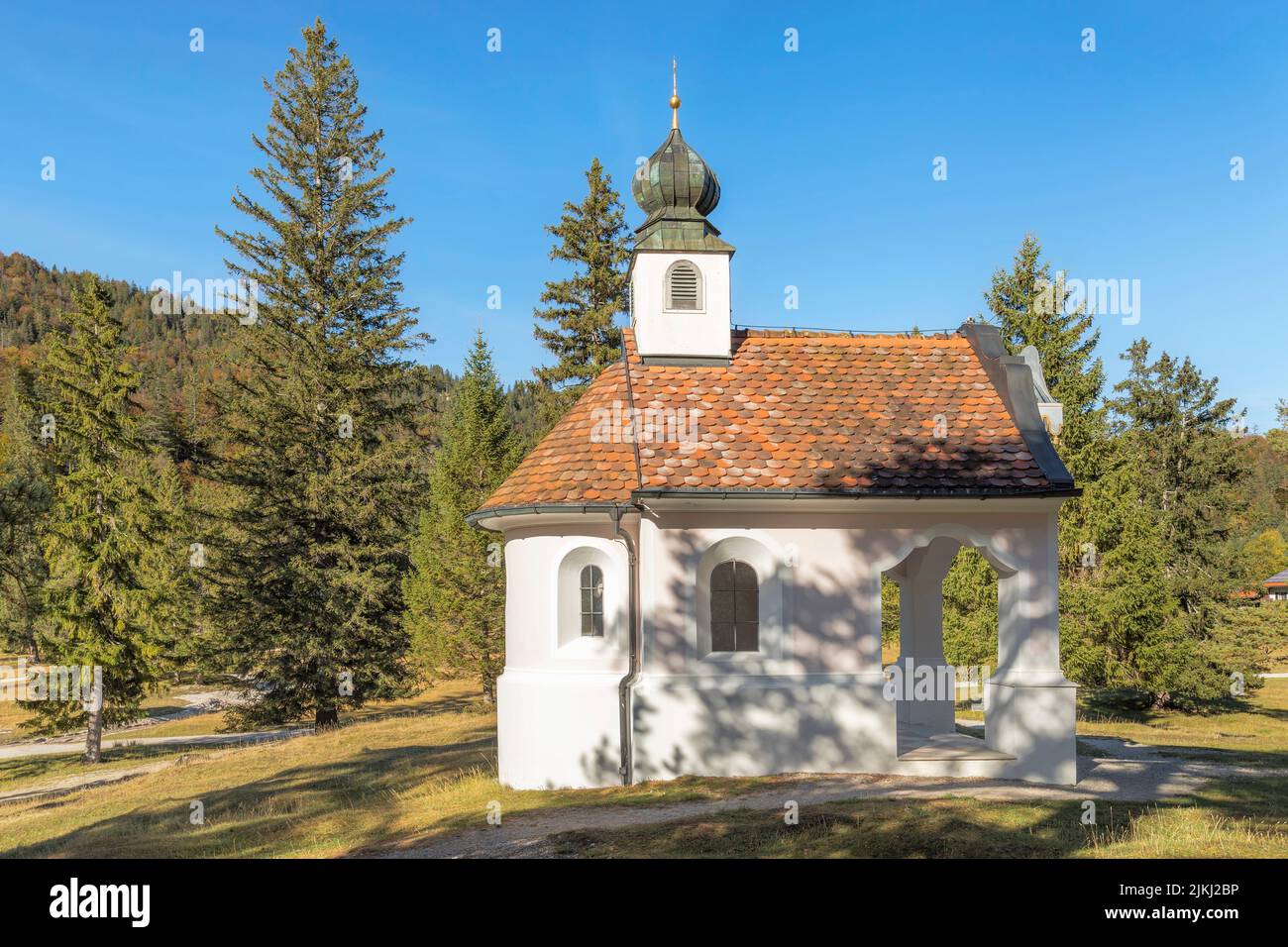 Chapel at the Lautersee near Mittenwald, Werdenfelser Land, Upper Bavaria, Germany Stock Photo