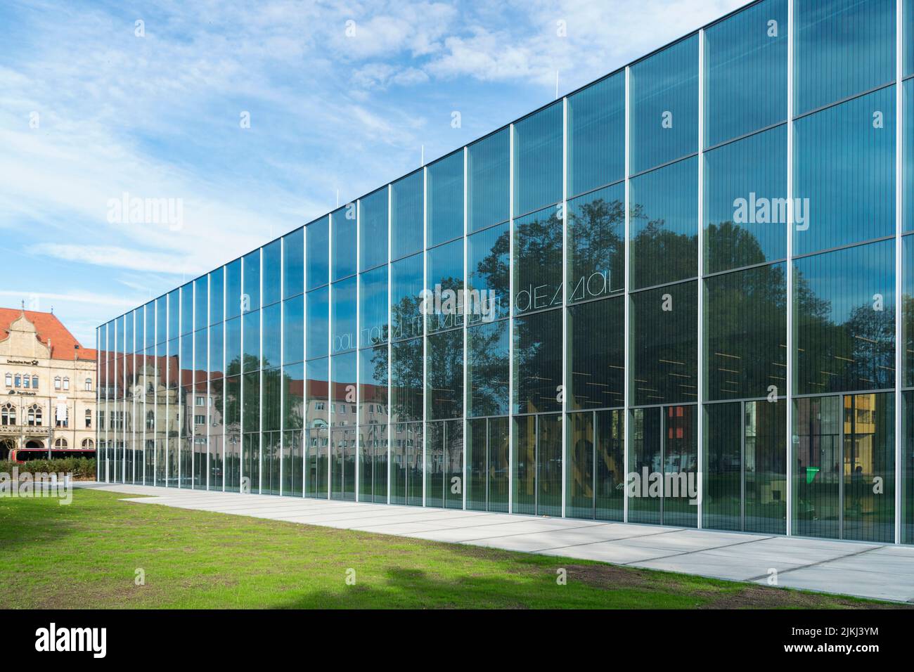 Germany, Saxony-Anhalt, Dessau, Bauhaus Museum, glass facade Stock Photo