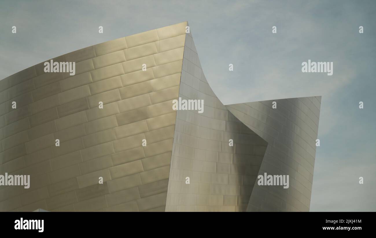 A side view of the Walt Disney Concert Hall's modern building on a sunny day Stock Photo