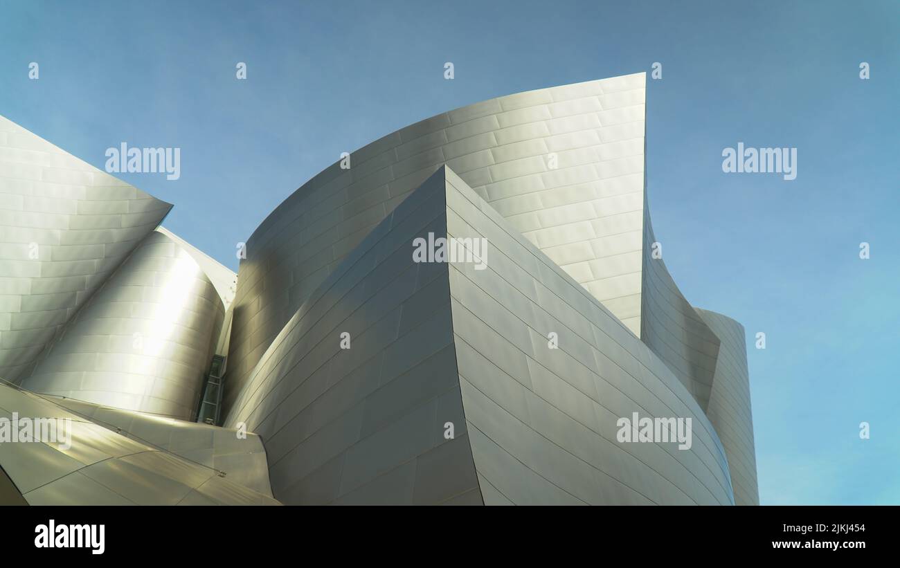 A side view of the Walt Disney Concert Hall's modern building on a sunny day Stock Photo