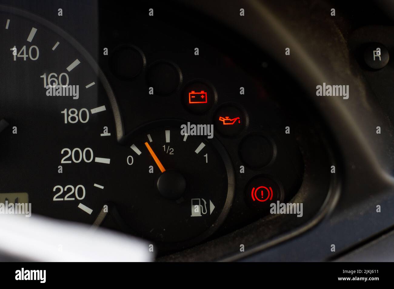 Screen display of car status warning light on dashboard panel symbols