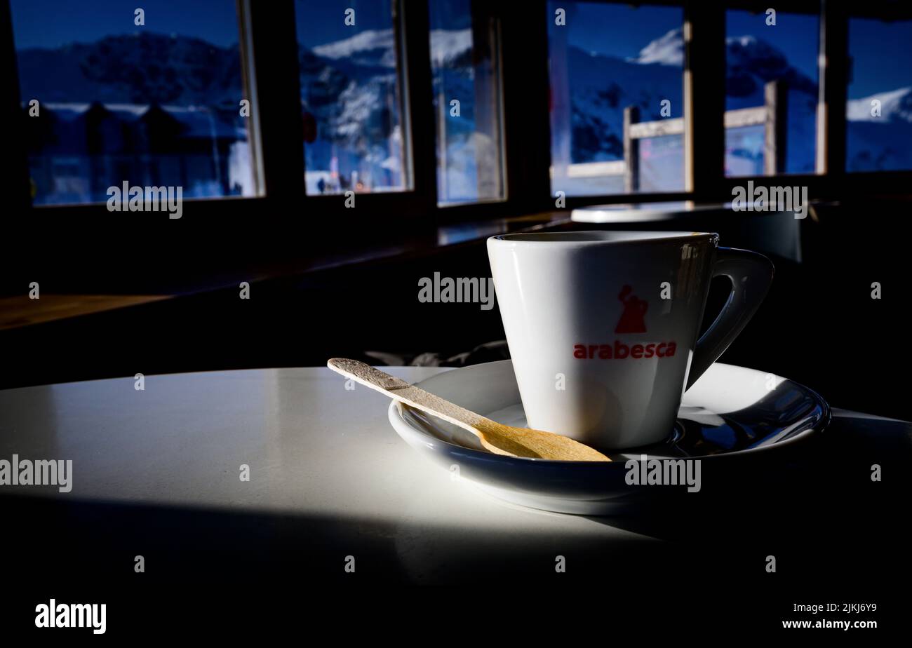 Espresso v restauraci lyžařského centra v Nassfeldu Rakousko Stock Photo