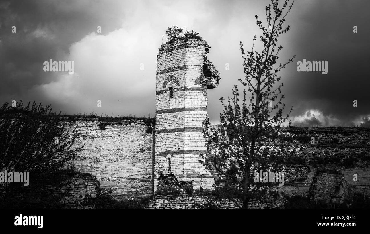 A grayscale of a damaged part of the Walls of Constantinople (Istanbul City Walls) in Turkey Stock Photo