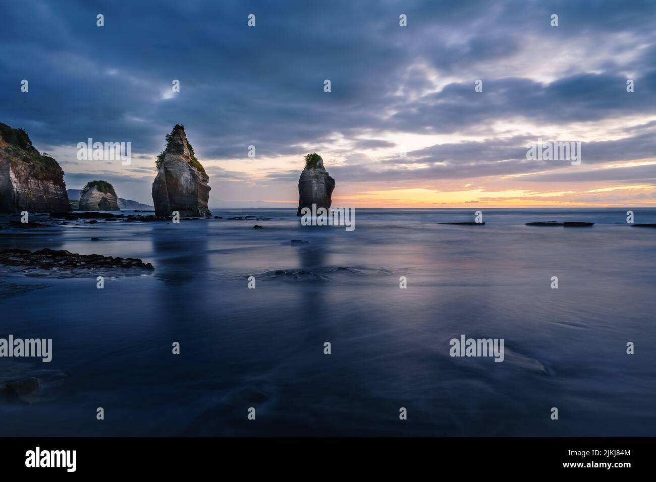 The three Sisters and the Elephant Rock, Tongaporutu, New Zealand Stock Photo