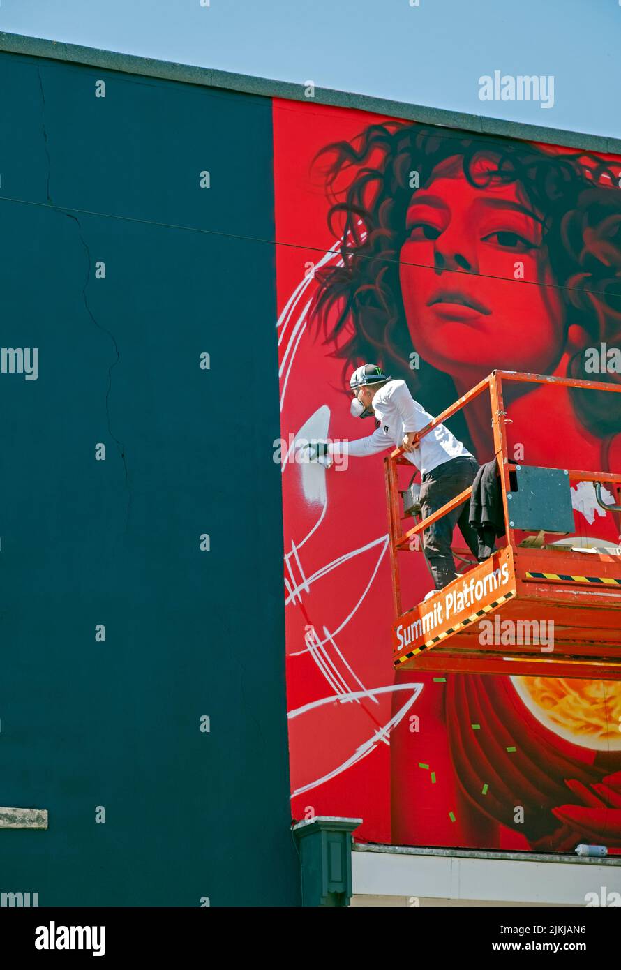 Weston-super-Mare, UK, 29 July 2022. Artist Insane51 at work on the seventh day of Weston Wallz. Weston Wallz is an annual event organised by Upfest, Europe’s largest street art festival, in partnership with Culture Weston and Weston-super-Mare Town Council. Stock Photo