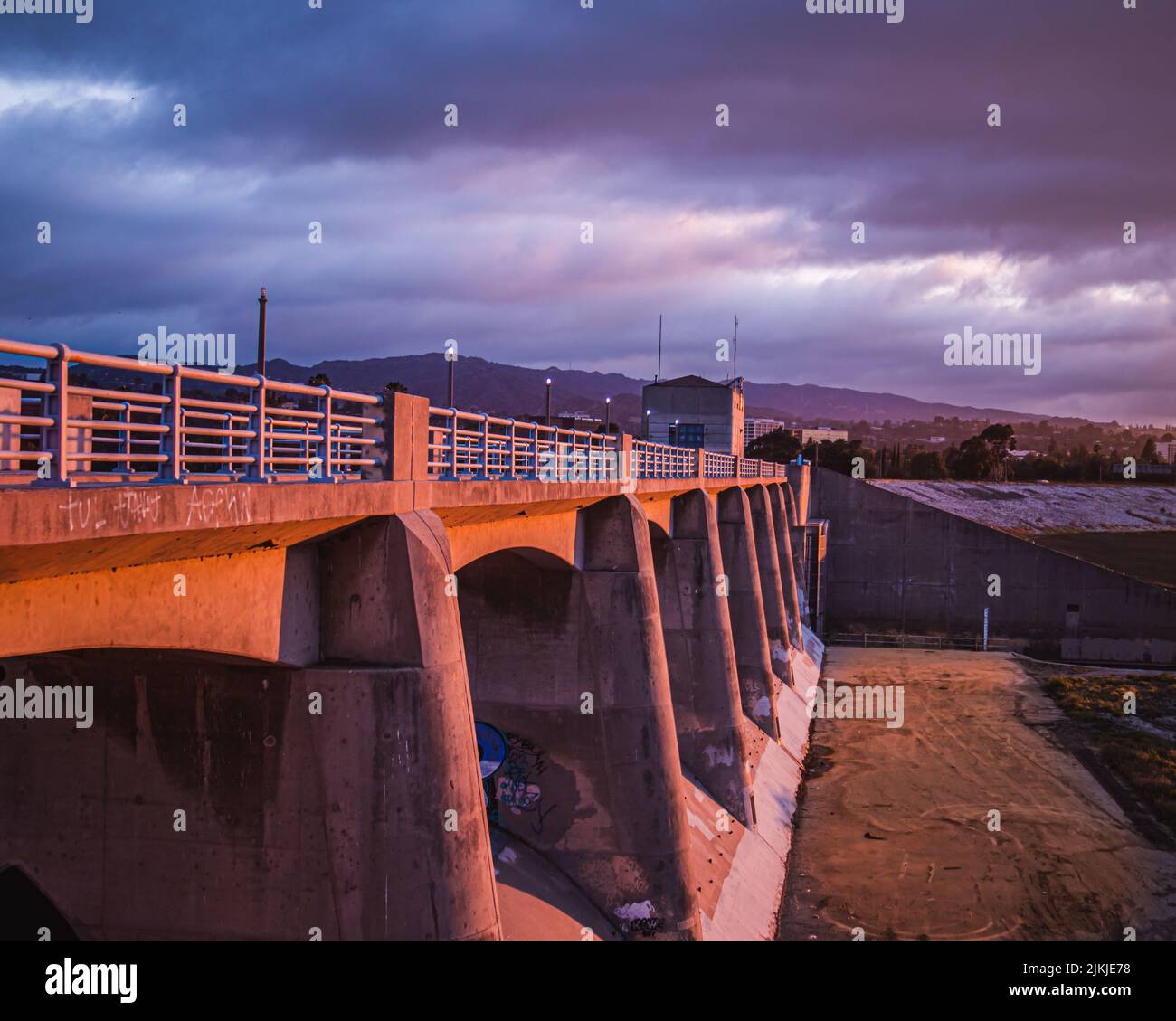 Old stone bridge way hi-res stock photography and images - Alamy