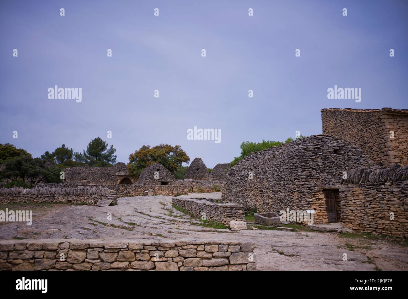 Dry stone roundhouses, Village des Bories, village of stone huts, open-air museum, Gordes, Vaucluse, Provence-Alpes-Côte d'Azur, France Stock Photo