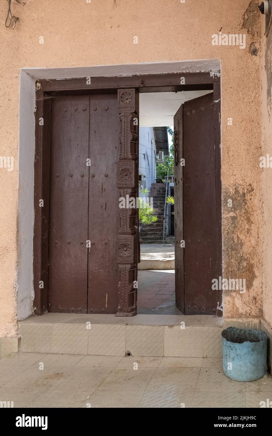 Zanzibar wooden door hires stock photography and images Alamy
