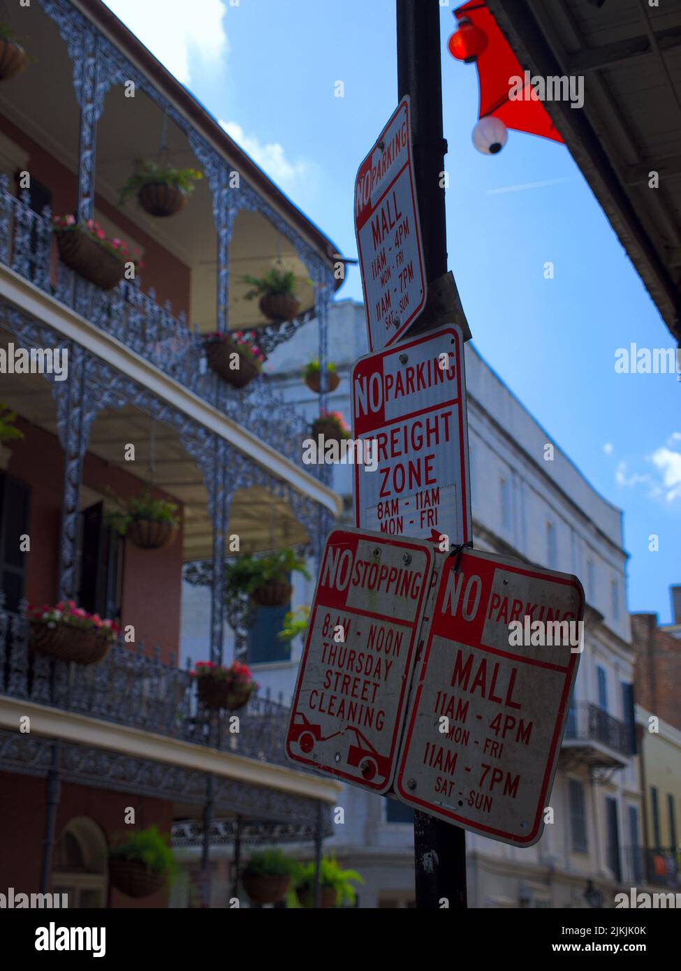 Street parking signs hi-res stock photography and images - Alamy