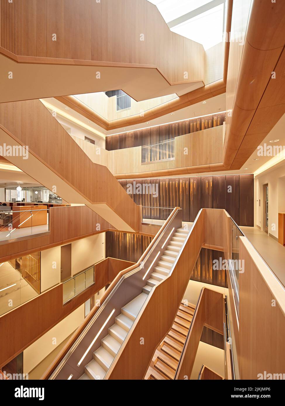 Cantilever stairways in full-height atrium. Dorothy Crowfoot Hodgkin Building, Oxford, United Kingdom. Architect: Hawkins Brown Architects LLP, 2021. Stock Photo
