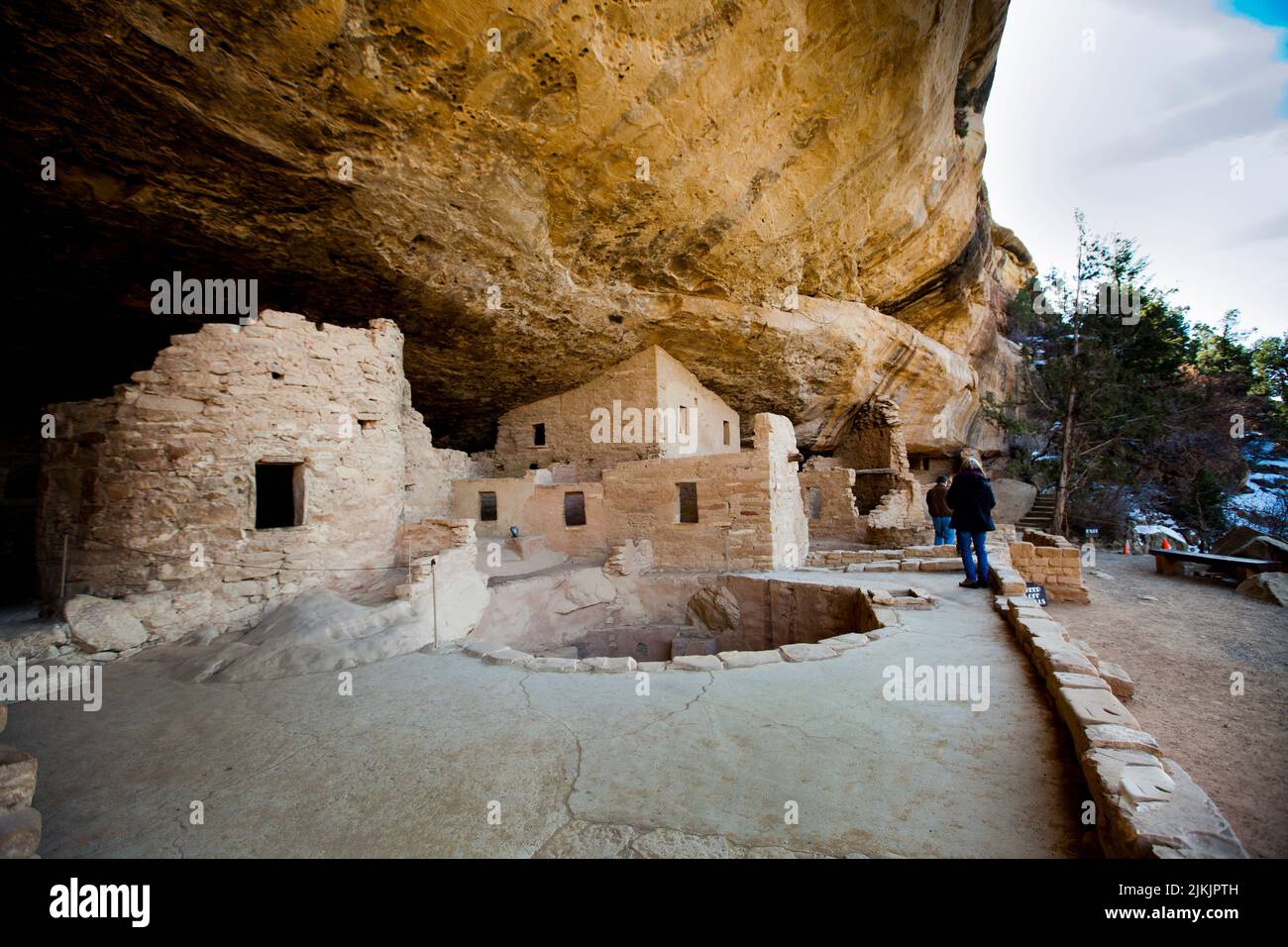 Spruce Tree House ruins and Kiva located in Mesa Verde National Park on the Colorado Plateau, CO. Stock Photo