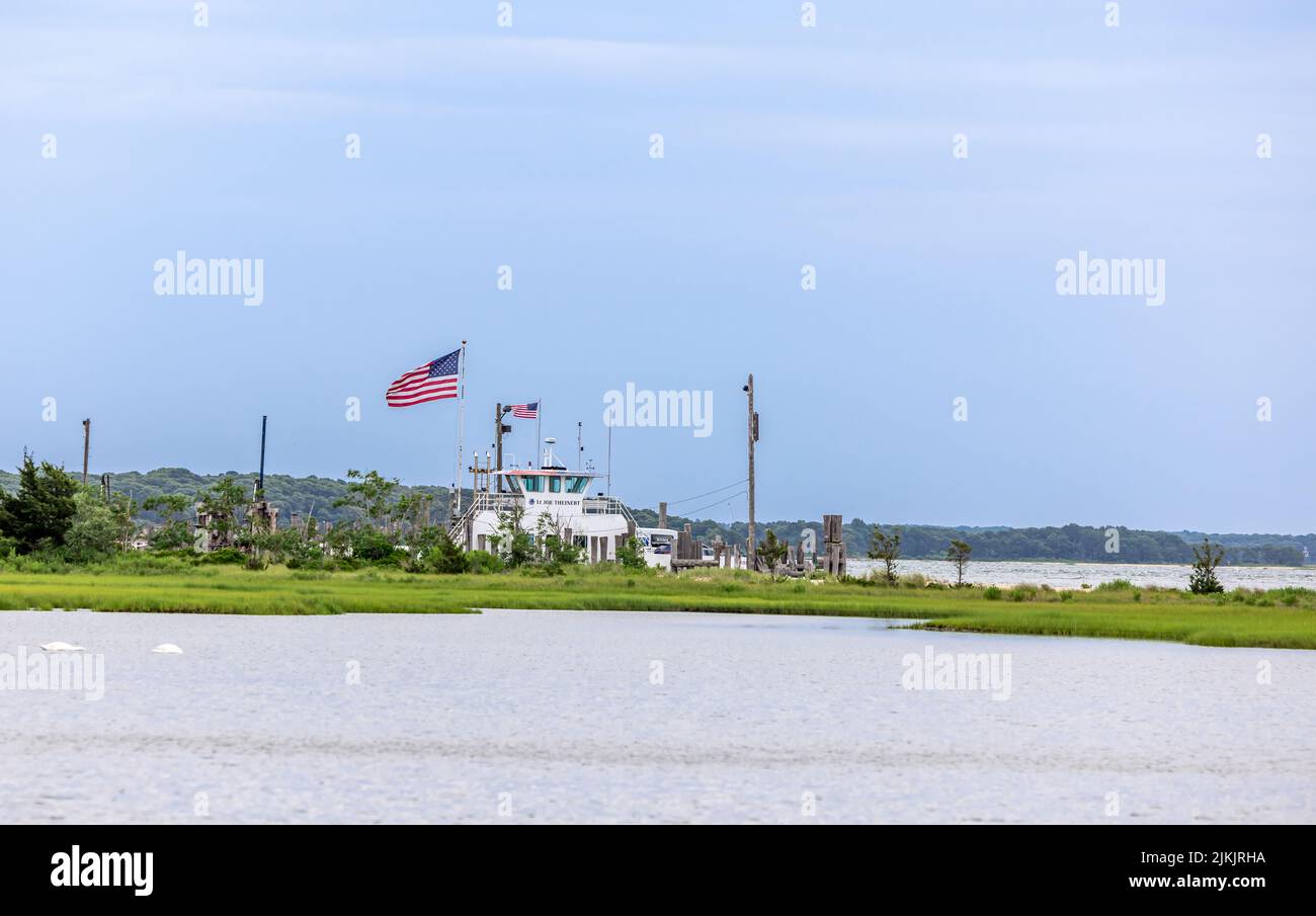 Shelter Island Ferry coming into dock on Shelter Island Stock Photo Alamy