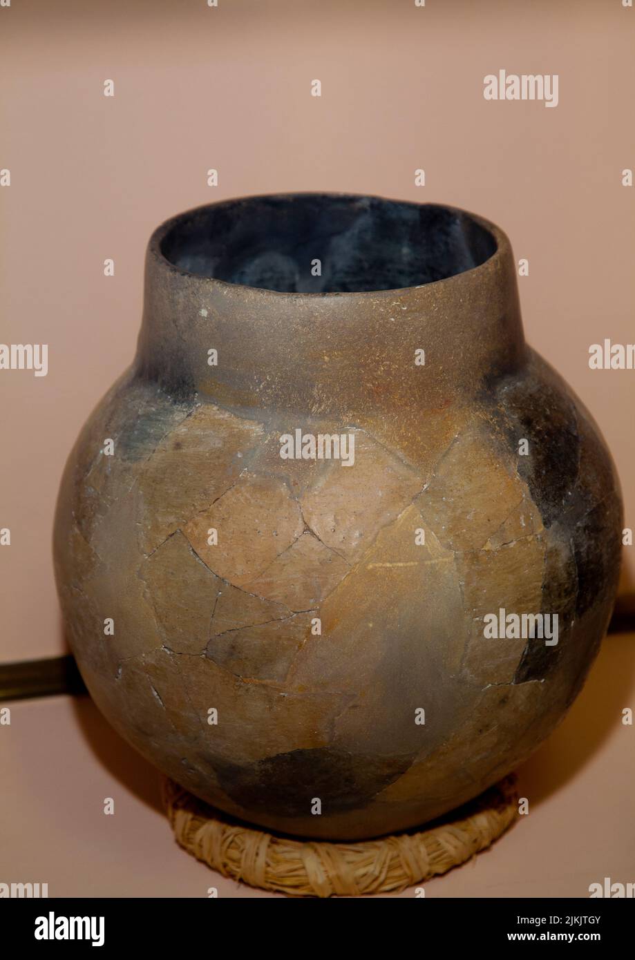 Native american cooking pots hi-res stock photography and images - Alamy