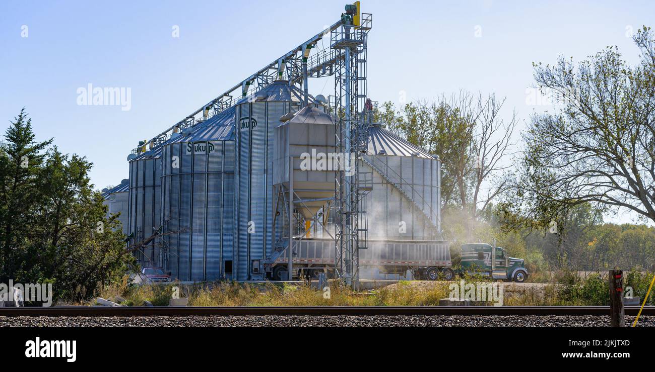 grain elevators in Strong City Kansas Stock Photo Alamy