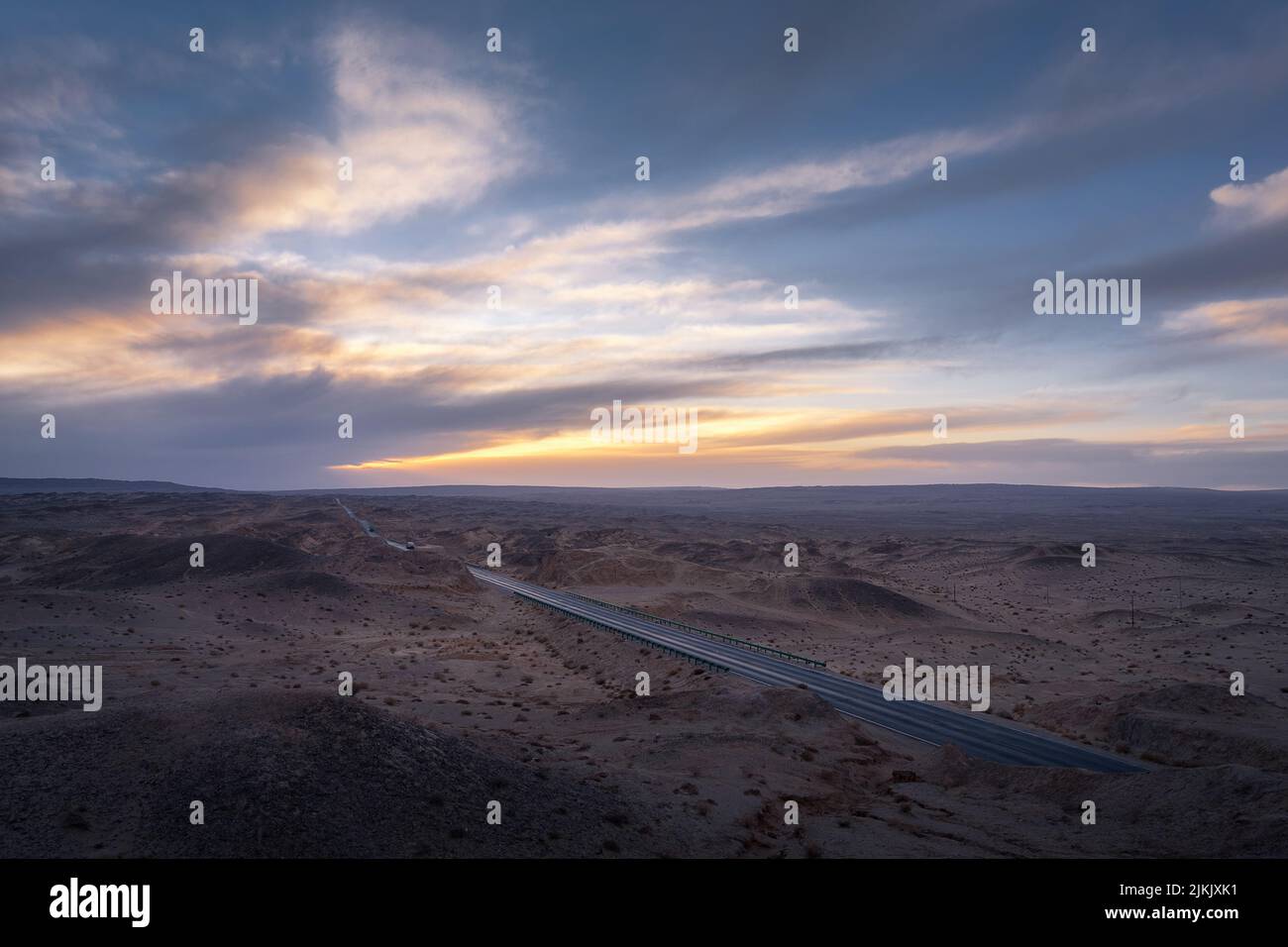Empty highway hi-res stock photography and images - Alamy