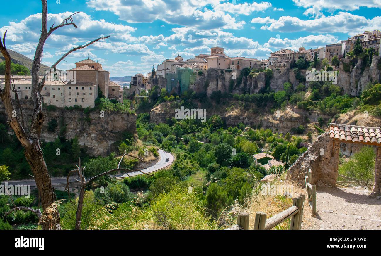 Vista de la ciudad alta de Cuenca y caón del río Huécar, España Stock Photo