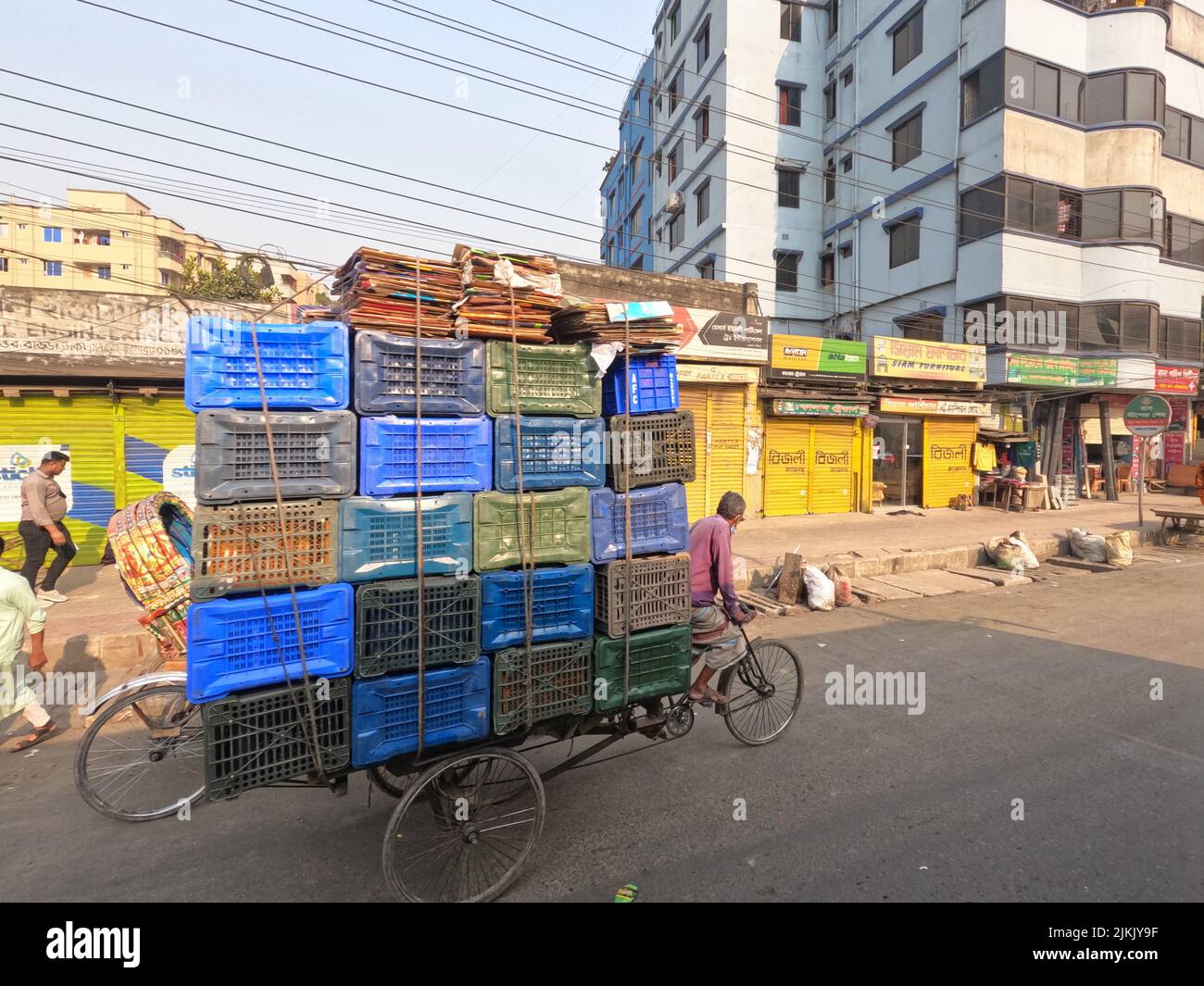 The Daily life of people in the market of Dhaka, Bangladesh Stock Photo