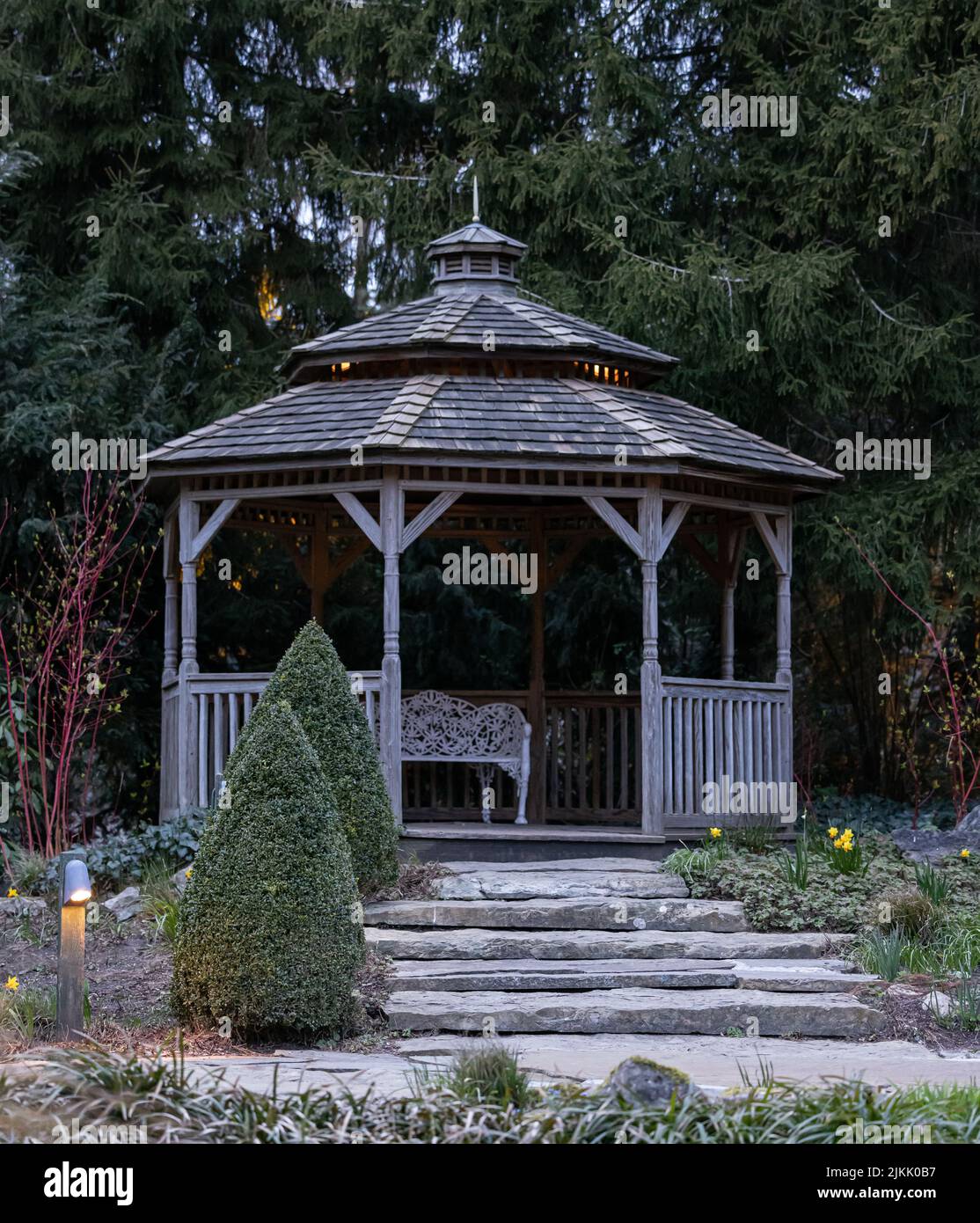 Garden gazebo hi-res stock photography and images - Alamy