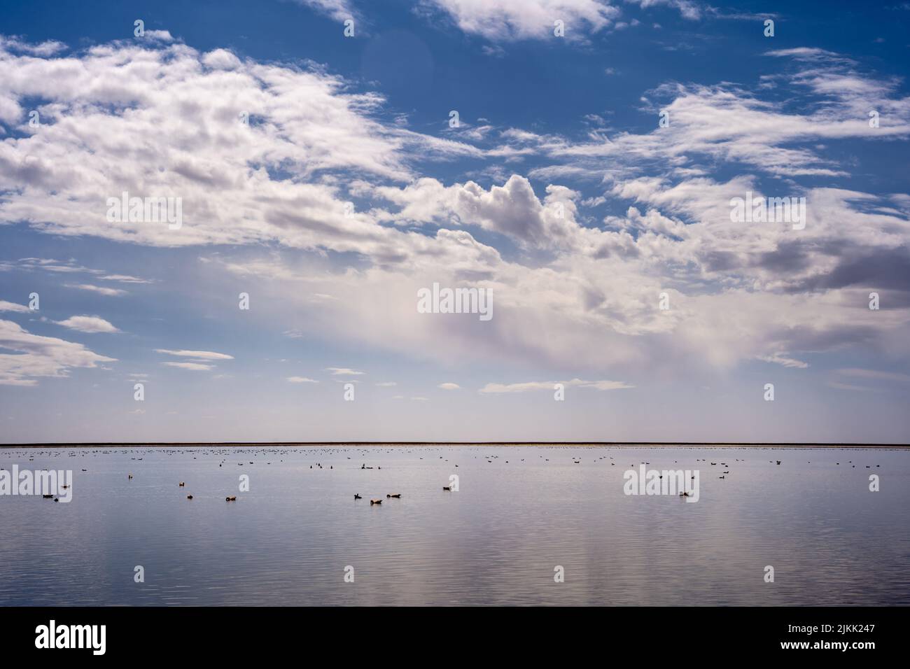 Lake sunny clouds hi-res stock photography and images - Alamy