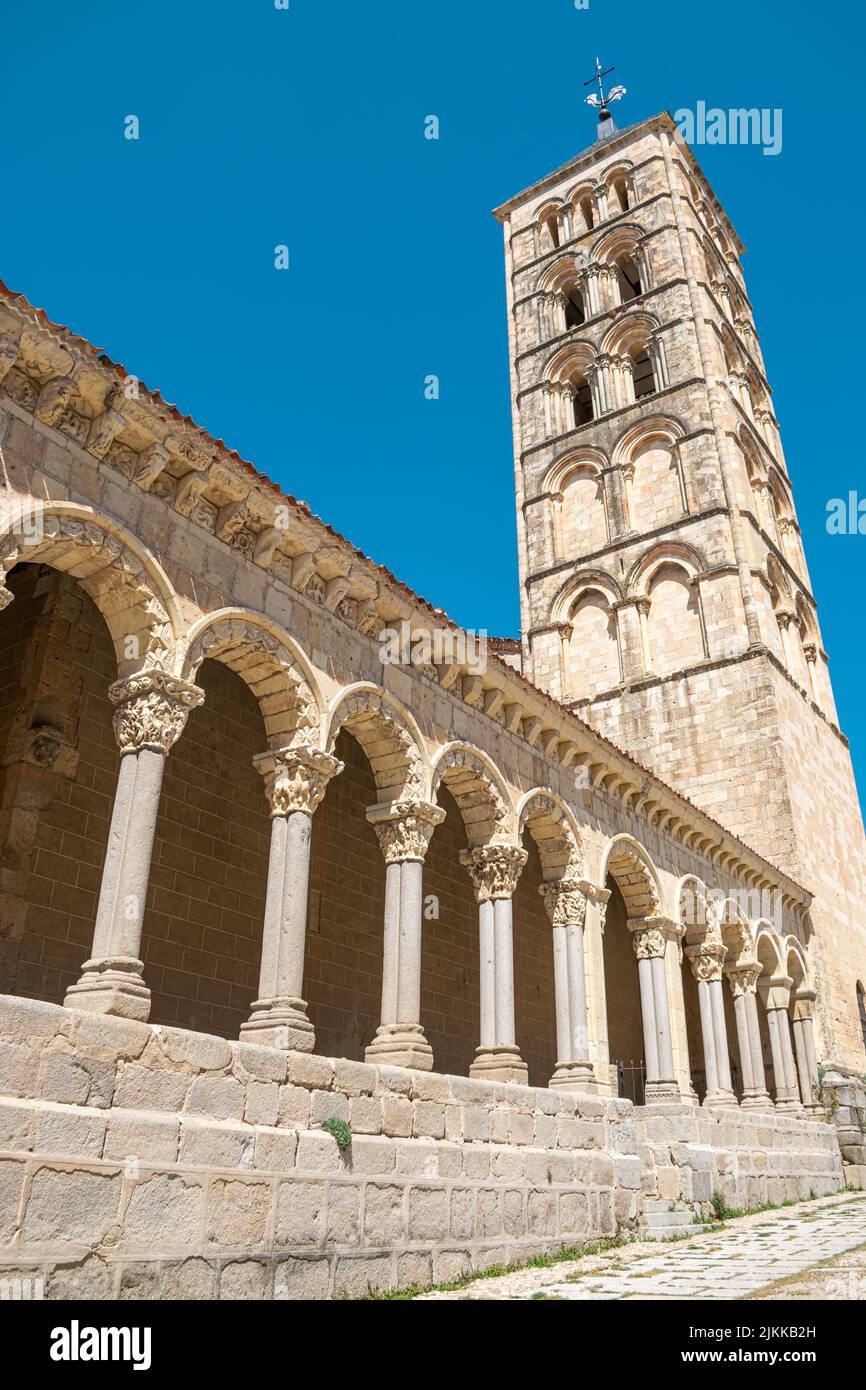 Iglesia románica del siglo XII de san Esteban en la ciudad de Segovia, España Stock Photo