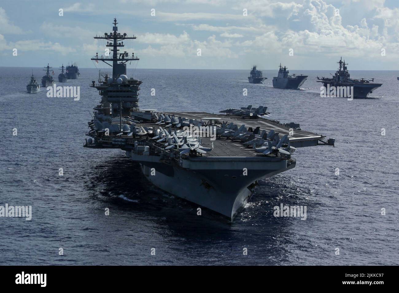 Pacific Ocean, United States. 28 July, 2022. The U.S. Navy Nimitz-class aircraft carrier USS Abraham Lincoln sails in formation with ships from Twenty-six nations during Rim of the Pacific in the Pacific Ocean, July 28, 2022 near Hawaii, USA.  Credit: MC3 Aleksandr Freutel/Planetpix/Alamy Live News Stock Photo