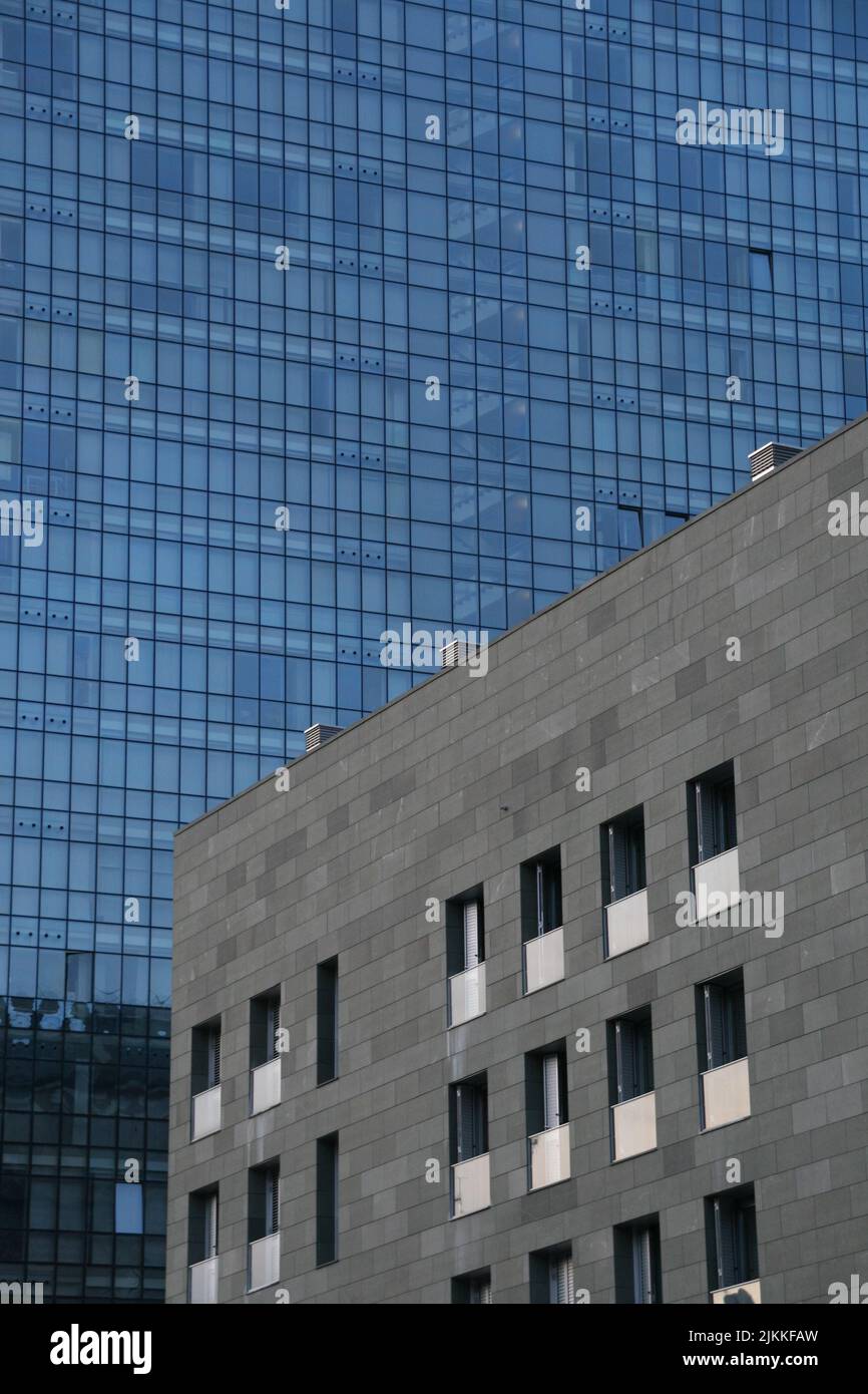 Reflective architecture building hi-res stock photography and images ...