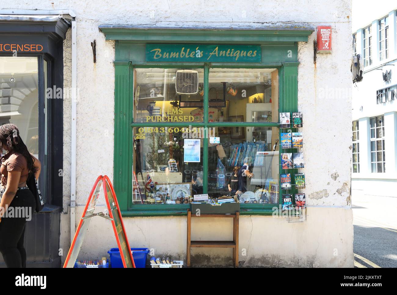Bumble's Antiques, a friendly, helpful shop selling antiques and books, on Albion Street, in Broadstairs, Kent, UK Stock Photo
