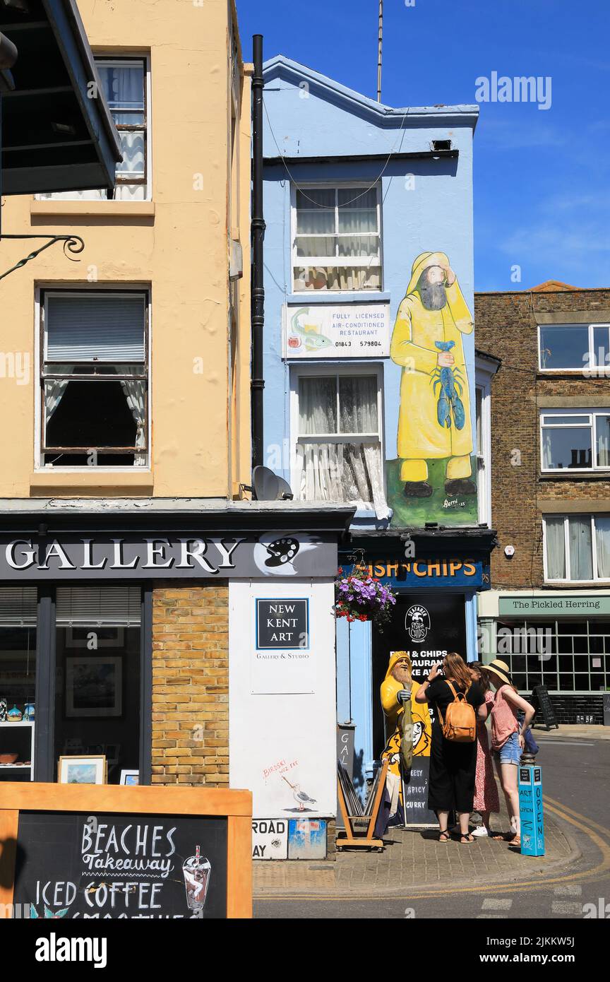 New Kent Art Gallery and Seafarer fish and chips, in the pretty old town of Broadstairs, on the Isle of Thanet, in Kent, UK Stock Photo