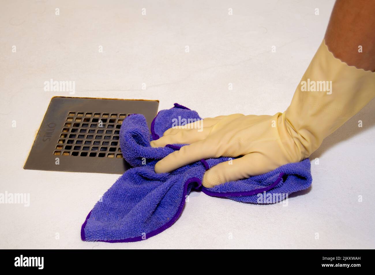 Hand cleaning shower with a rag with white gloves Stock Photo - Alamy
