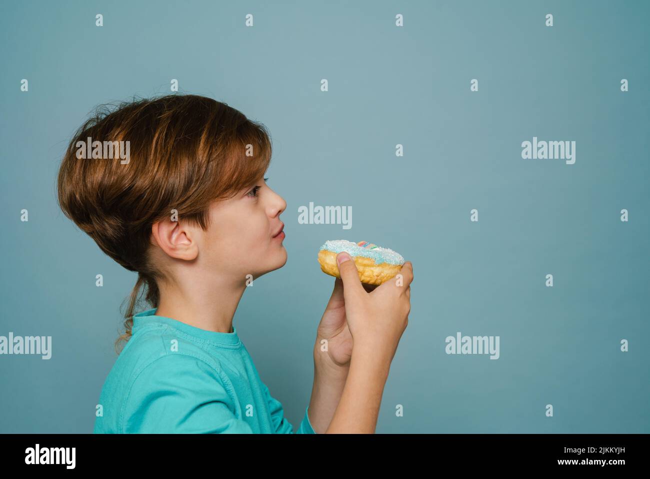 Boy wearing long sleeve hi-res stock photography and images - Alamy
