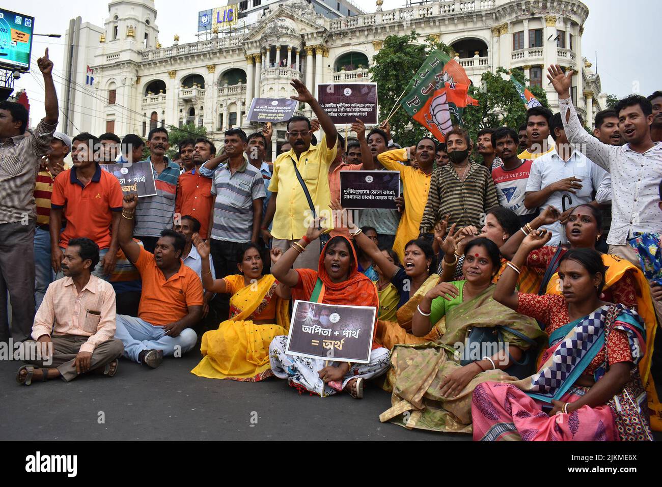 Kolkata, West Bengal, India. 11th Dec, 2018. BJP (Bharatiya Janata Party) protest against SSC (School Service Commission) corruption. Protesters demand swift and befitting punishment of the culprits and the resignation of the Chief Minister Mamata Banerjee. (Credit Image: © Sayantan Chakraborty/Pacific Press via ZUMA Press Wire) Stock Photo