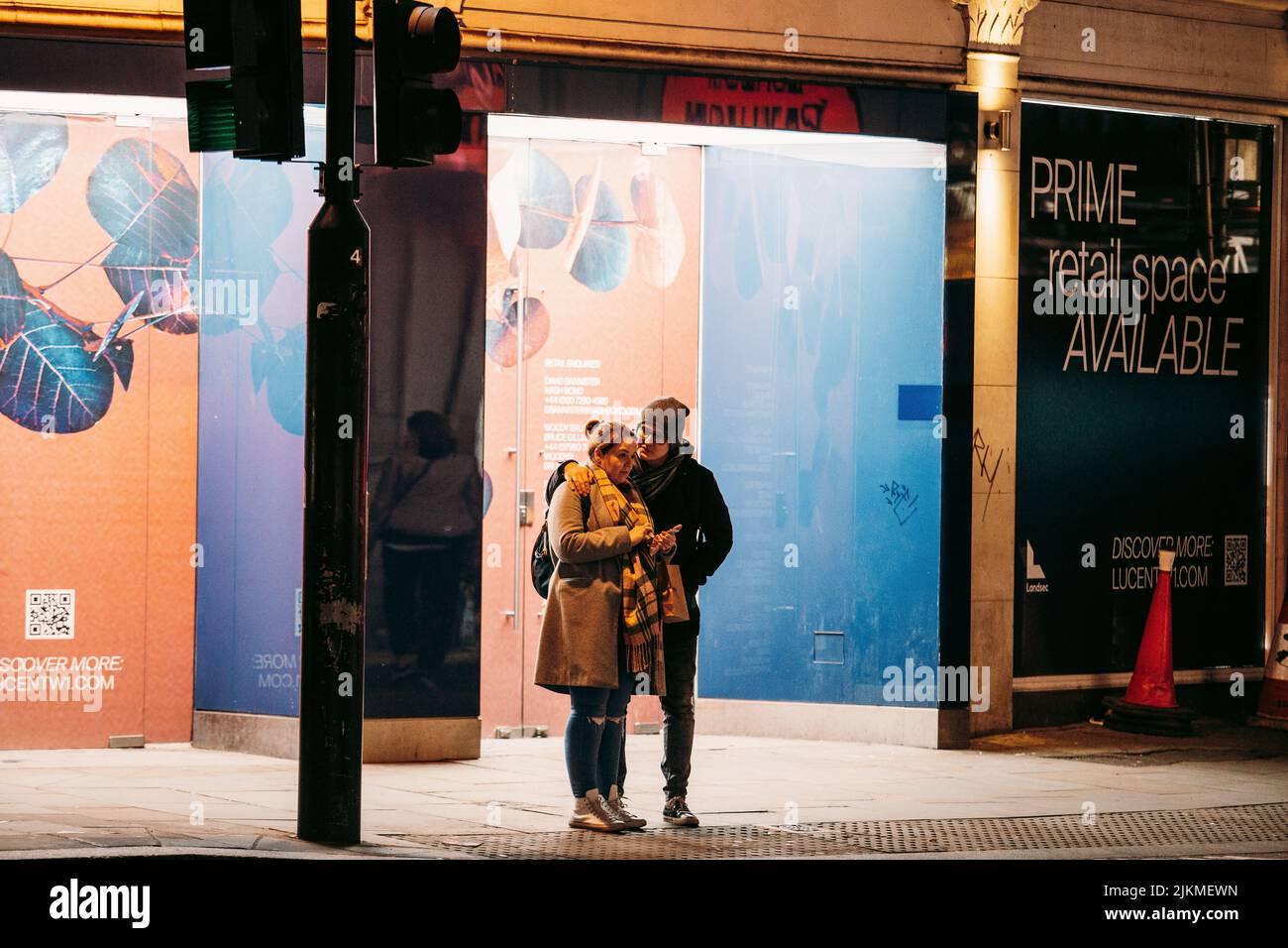 London street traffic lights hi-res stock photography and images - Alamy